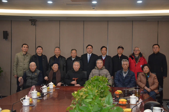1496419548890204.jpg 6-赵振元与老领导、大师亲切合影留念.JPG