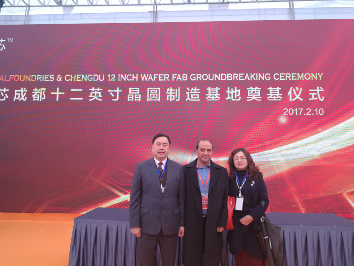 1496475960960877.jpg 6-赵振元与格罗方德副副总裁潘卡杰.梅耶(中)、十一科技副院长姚虹亲切合影.jpg