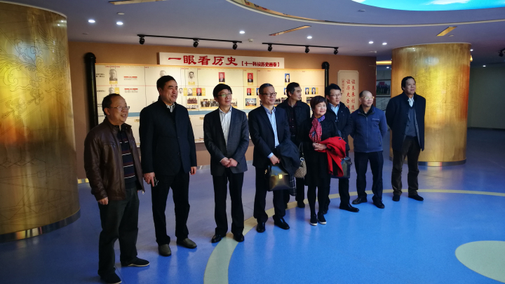 1496479777567891.jpg 4-赵振元同志向无锡产业集团刘涛书记一行介绍十一科技院史馆2.jpg