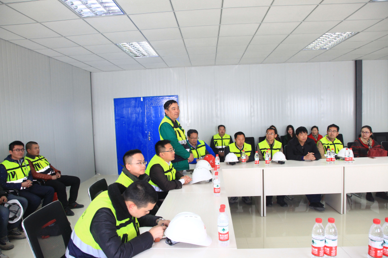 11-项目组开会全场２.jpg
