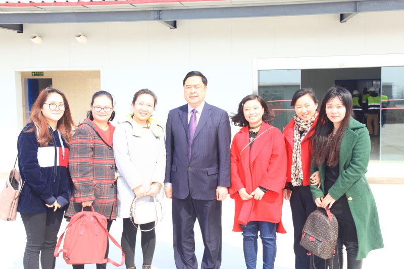 14-赵振元同志与十一科技项目组女同志们亲切合影.jpg