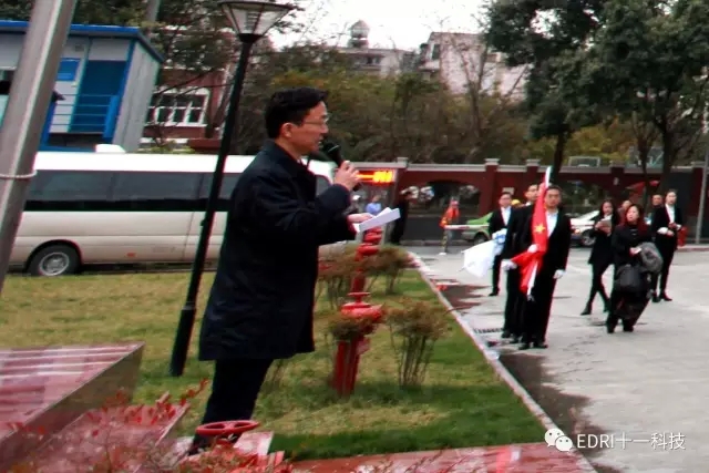 1496481764449234.jpg 1-高级副院长王毅勃主持升旗仪式.webp.jpg