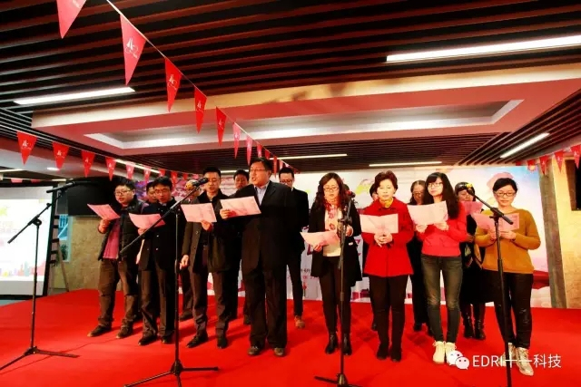 1496483535802860.jpg 11-工总一院、工总二院共同诗朗诵《红旗飘飘》.webp.jpg