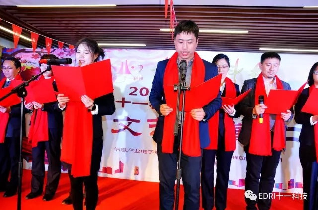 1496483752939616.jpg 19-十一能投表演诗朗诵《太阳每天都是新的》.webp.jpg