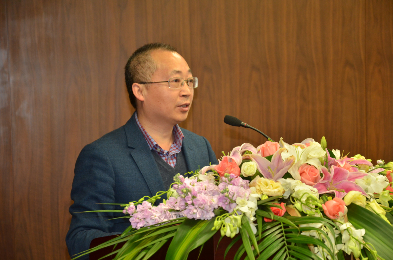 1496483976732453.jpg 1-王明云主持会议.jpg