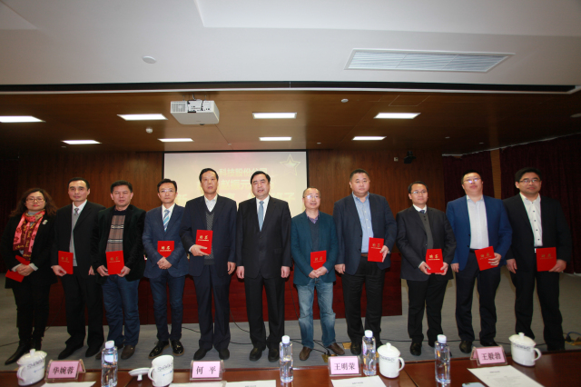 1496495932723452.jpg 21-十一科技股份公司执行班子成员何平、王明云、王毅勃、孙明、白焰、余才志、王利、万里浪、季超、姚红亲切合影.jpg