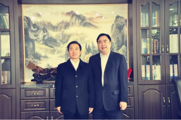 3-赵振元董事长与陈放副主席在办公室亲切合影.jpg