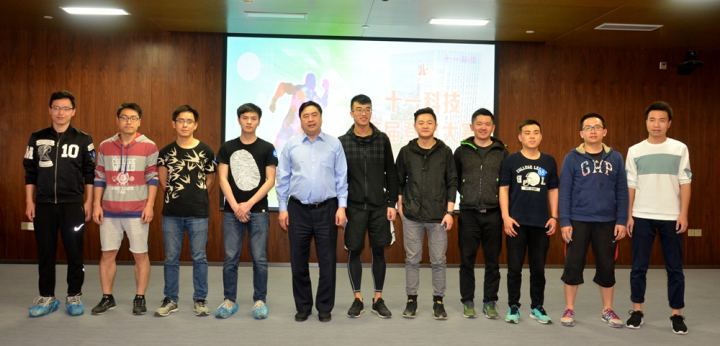 1496503433106779.jpg 8-赵振元同志与男子组前十名合影留念.jpg