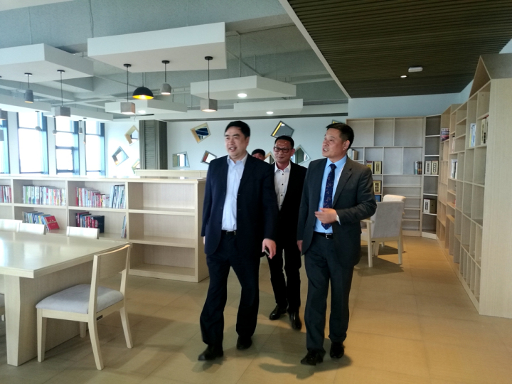 1496503852215993.jpg 5-赵振元董事长参观睿基员工文化中心2.jpg